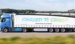 Mercedes Benz inova com motor flex diesel/etanol