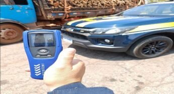 PRF flagra caminhão com diversas irregularidades na BR-020