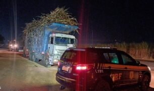 PRF flagra combinação veicular descumprindo AET, em Pernambuco