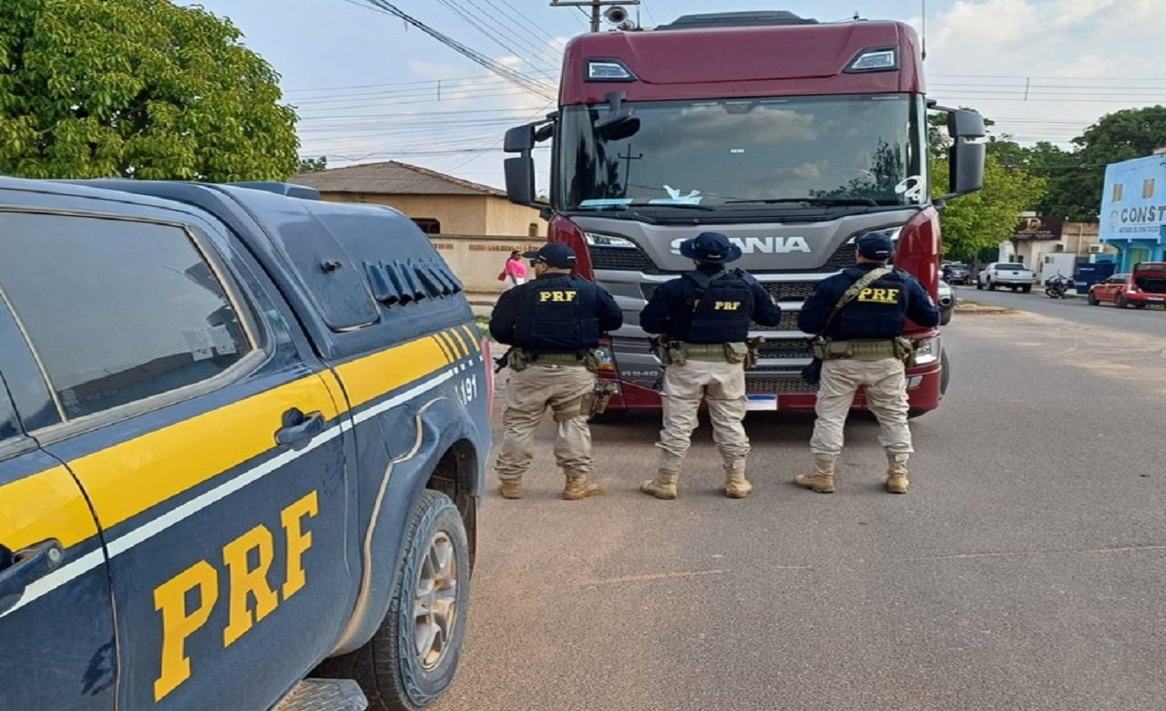 PRF recupera caminhão roubado em Uruará, Pará