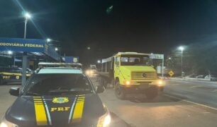 PRF recupera caminhão roubado em município Paulista