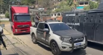 Polícia recupera carga de meio milhão de reais em comunidade no Rio de Janeiro