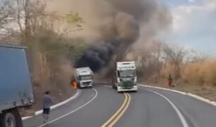 Caminhão pega fogo às margens da BR-251