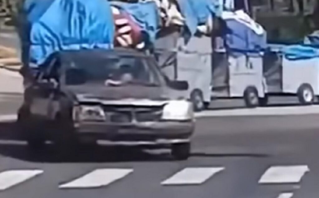 Monza x Cavalo mecânico: Um carro pequeno surpreendeu tracionando 12 carretinhas