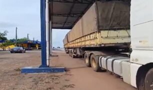 PRF apreende caminhão com várias irregularidades em Tocantins