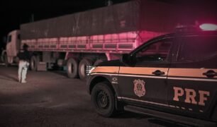PRF flagra carga em excesso sendo transportada em cristinápolis (SE)
