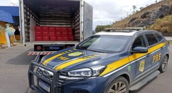 PRF recupera caminhão roubado após tentativa de fuga de motorista