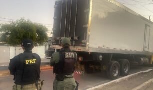 PRF recupera caminhão roubado dois dias após o crime, em Pernambuco
