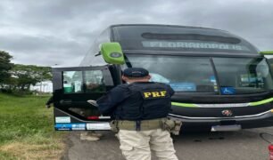 PRF retém dois veículos da mesma empresa no Rio Grande do Sul
