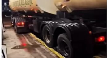 Perrengues de caminhoneiros: Motorista tem problemas com manobra em valeta