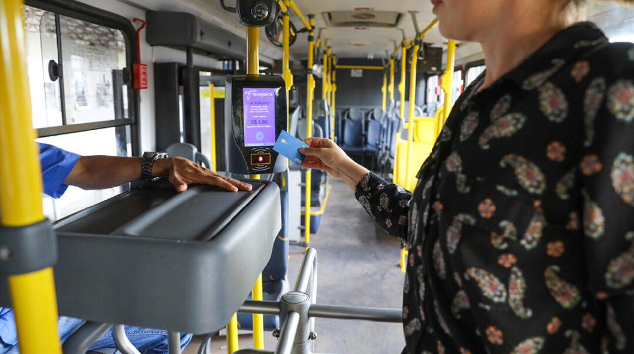 Semob anuncia fim dos cobradores nos ônibus do Distrito Federal e explica o destino dos profissionais