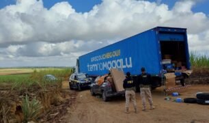 PRF impede roubo a carreta de grande varejista do Brasil