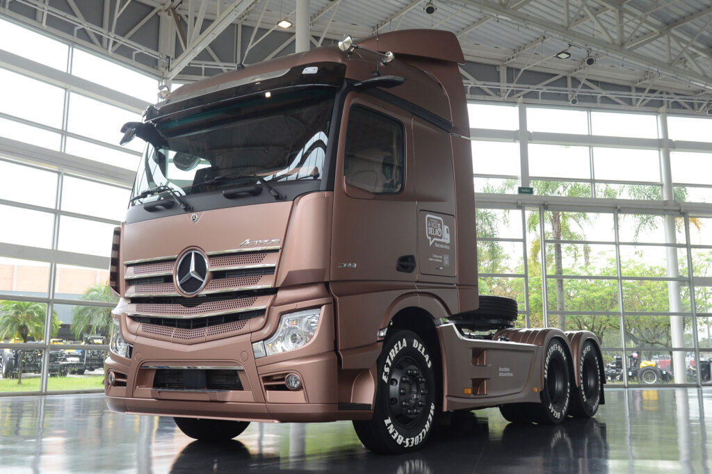 Mercedes-Benz inicia vendas do Actros “Estrela Delas” e reforça inclusão feminina no transporte