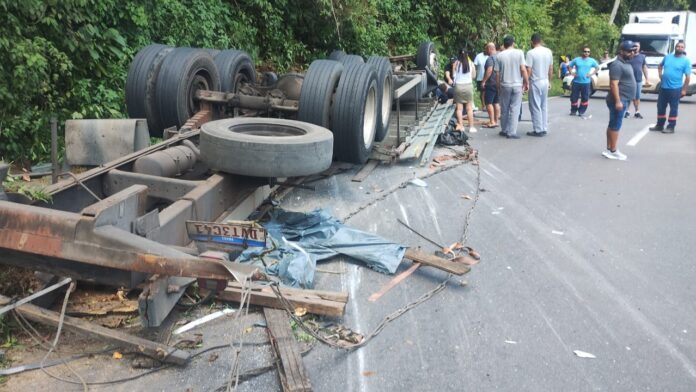 Caminhoneiro perde a vida em acidente na BR-280, em Corupá