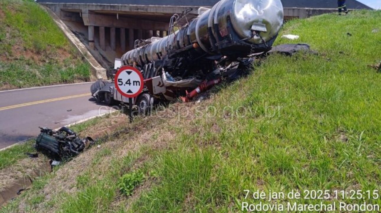 Caminhoneiro morre em acidente com carreta na Rodovia Marechal Rondon (SP-300)