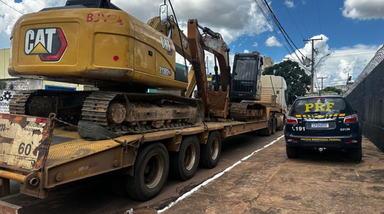 PRF Recupera duas escavadeiras furtadas em Rondonópolis/MT