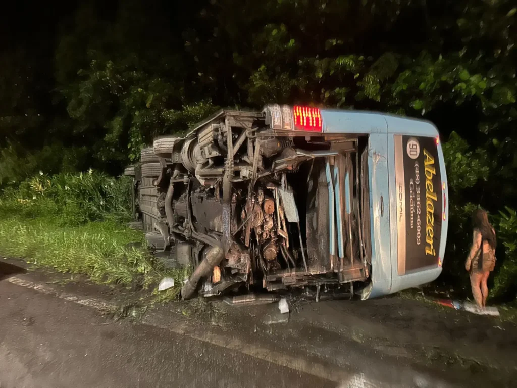 Grave acidente na BR-376 deixa 15 feridos em Guaratuba, Paraná