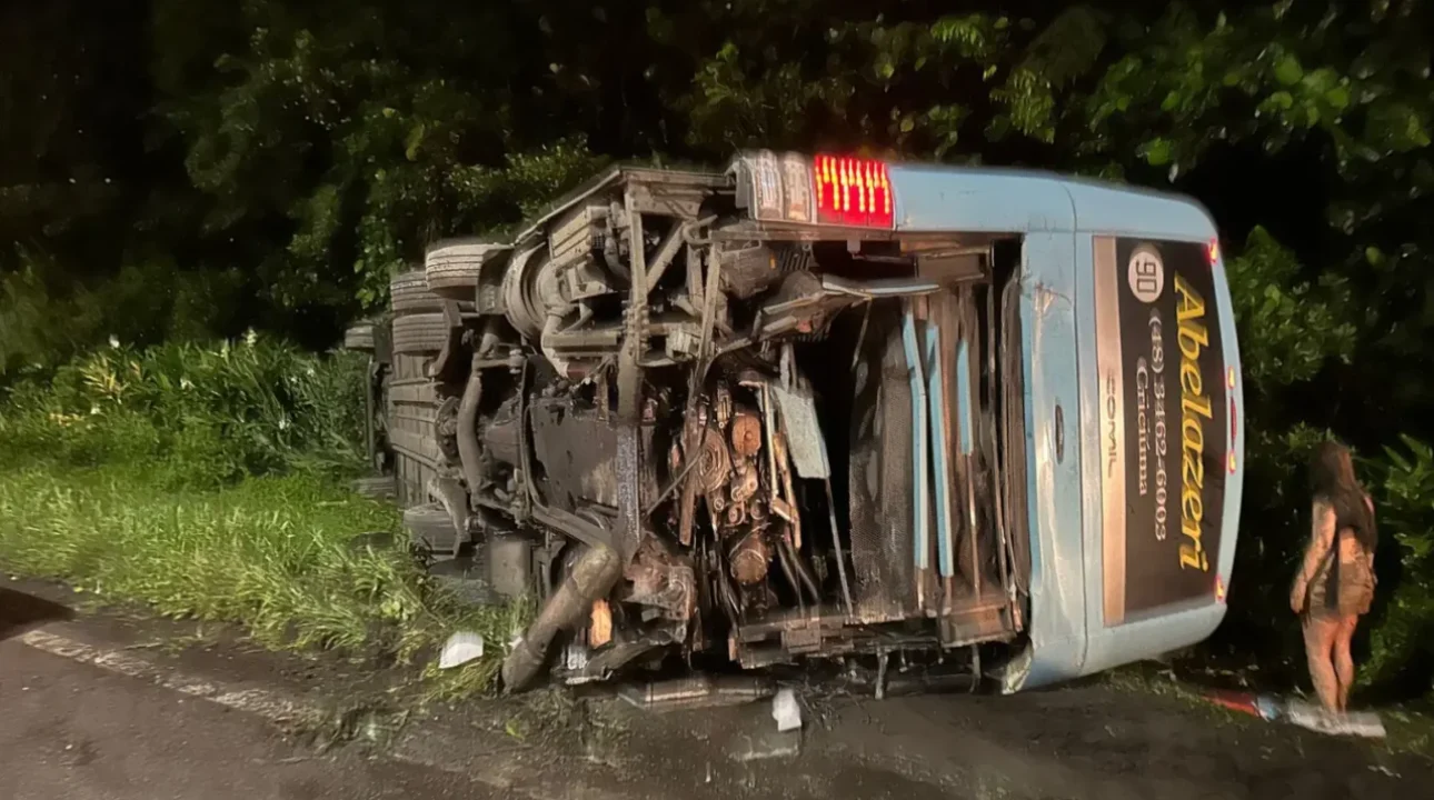 Grave acidente na BR-376 deixa 15 feridos em Guaratuba, Paraná