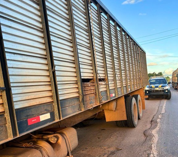 Caminhão roubado é apreendido na BR-364 durante fiscalização da PRF