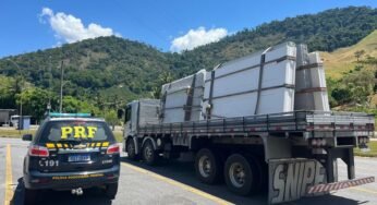 PRF flagra caminhão com excesso de peso e eixo irregular no Espírito Santo