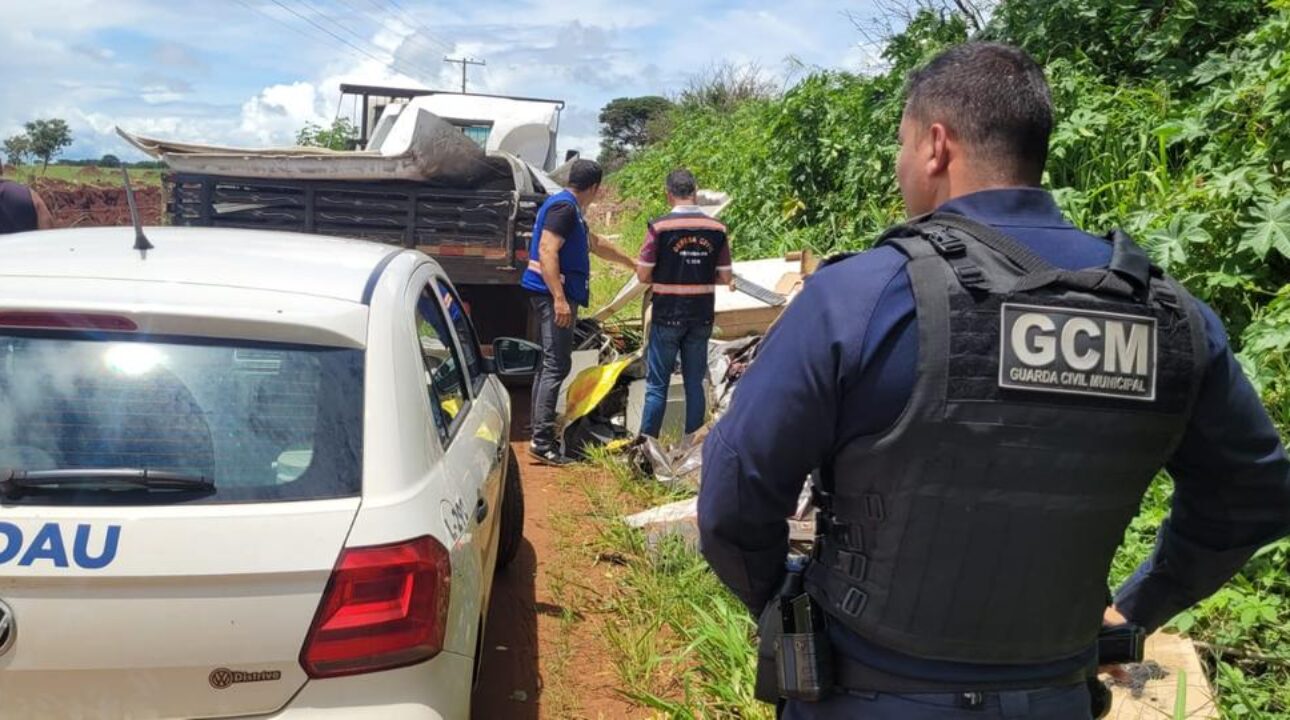 Motorista de caminhão é multado em mais de R$ 7 Mil por descarte irregular de lixo em Uberaba