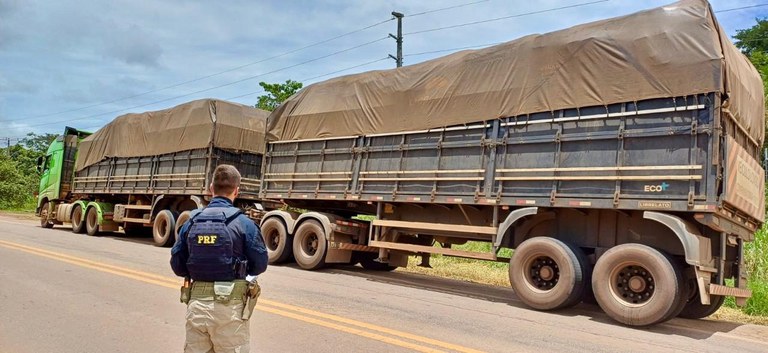 PRF flagra caminhoneiro dirigindo por quase 22 horas e encontrando cocaína na cabine