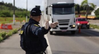 PRF recupera caminhão roubado em Pernambuco durante fiscalização em SE