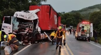 Colisão entre carretas na BR-282 deixa um morto e uma mulher ferida