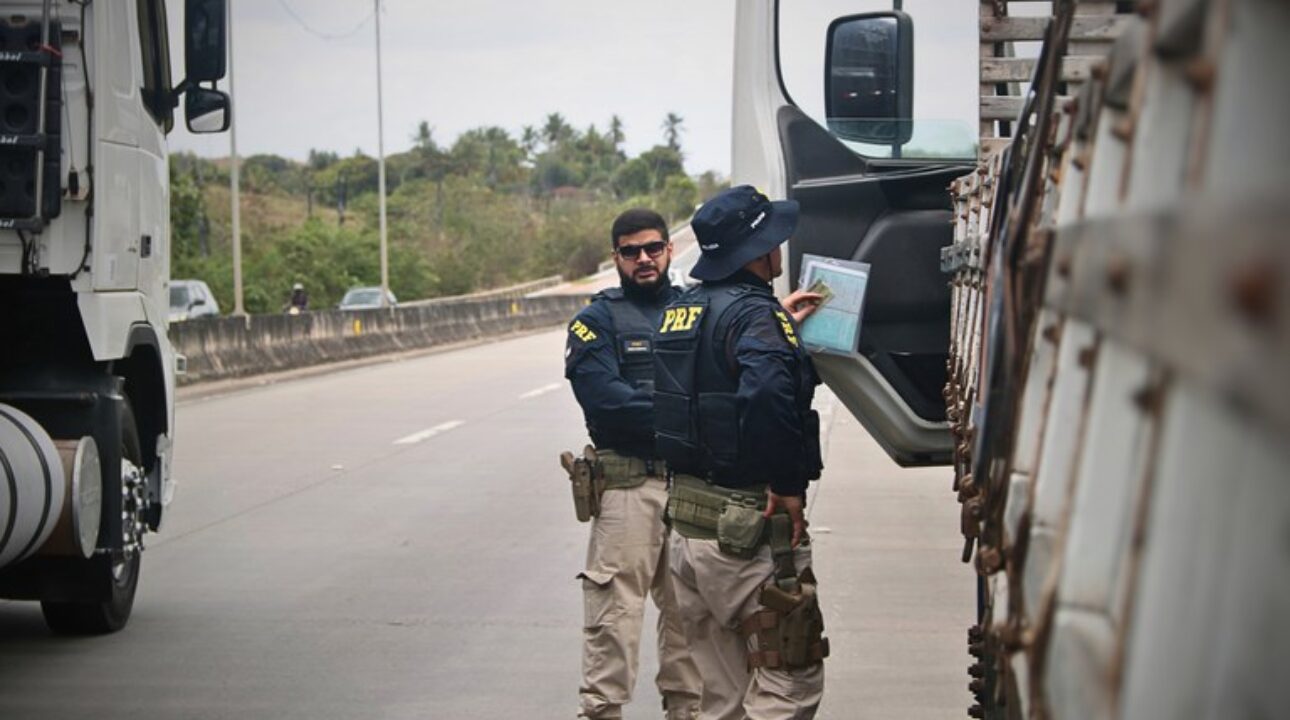 Criança de 12 anos é flagrada dirigindo caminhão na BR-235, em Sergipe