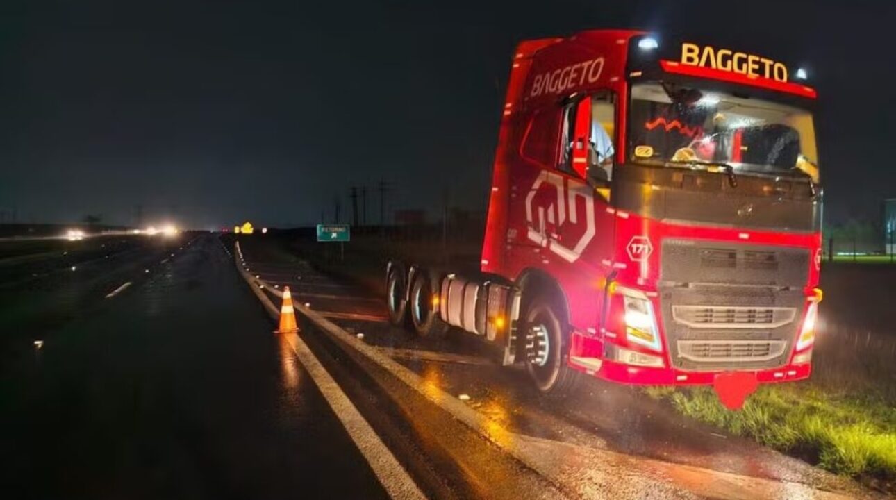 Caminhoneiro embriagado é preso após dirigir na contramão da Rodovia Anhanguera, em Araras (SP)