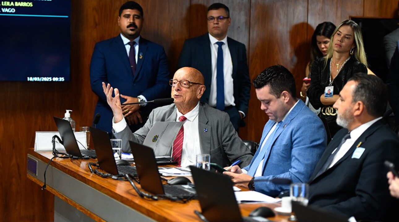 Senado debate mudanças na Lei dos Caminhoneiros devido à falta de pontos de descanso nas rodovias