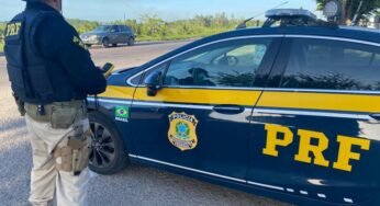 Homem bêbado entrega carro para adolescente dirigir e é flagrado pela PRF na BR-101