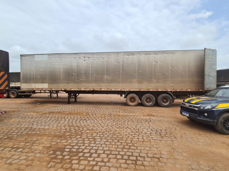 PRF apreende semirreboque adulterado em Boa Vista durante fiscalização