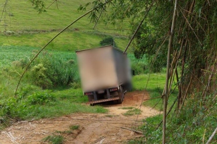 Caminhoneiro é preso após inventar roubo para justificar erro de rota