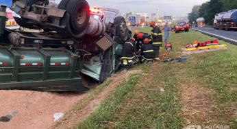 Motorista morre após caminhão tombar na Rodovia Anhanguera, em Limeira