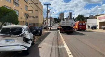 Caminhão desgovernado atinge sete veículos em Campo Grande; veja vídeo do acidente