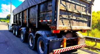 PRF retém carreta com excesso de peso e diversas irregularidades na BR-324, em Simões Filho