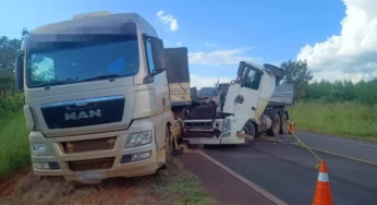 Caminhoneiro morre após colisão traseira com carreta carregada de grãos na MS-112