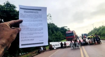 Indígenas Munduruku entrega carta aos caminhoneiros após 10 dias de bloqueio.