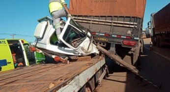 Colisão entre caminhões deixa caminhoneiro ferido na BR-364, em Várzea Grande