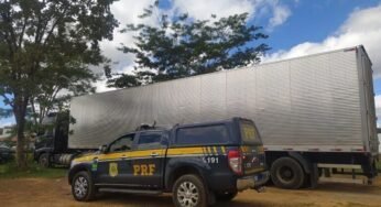 PRF apreende caminhão com semirreboque adulterado e carga de soja sem nota fiscal na BR-242, em Barreiras (BA)