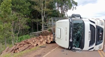 Caminhoneiro Salta da Cabine e Escapa de Tombamento na SC-160 em Campo Erê