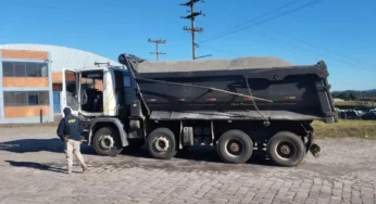 Caminhão com mais de 16 toneladas de excesso de peso é flagrado pela PRF na BR-470