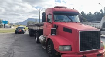 Caminhoneiro é flagrado com 4 mil garrafas de vinho sem nota fiscal em SC; carga está avaliada em R$ 750 mil