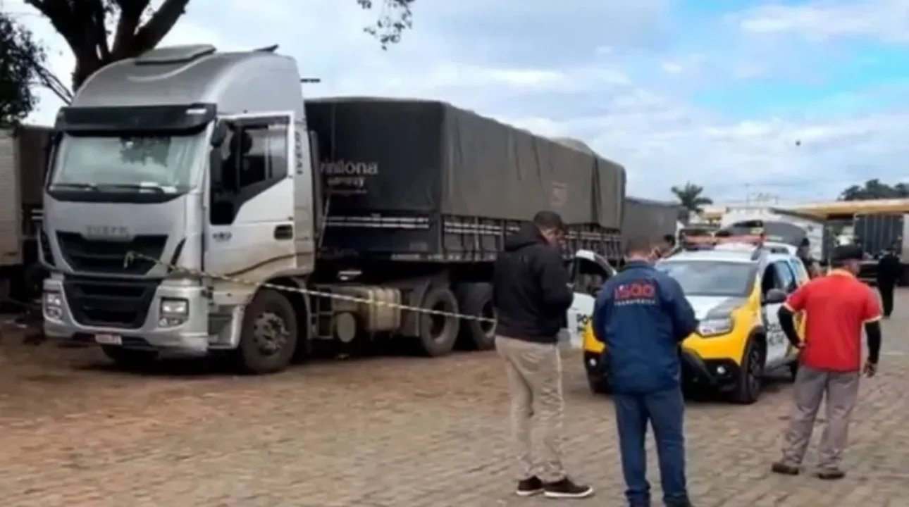 Caminhoneiro é encontrado morto dentro da cabine em posto de combustível no Paraná