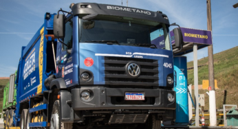 VW inicia testes com caminhão movido a biometano na coleta de lixo em São Paulo