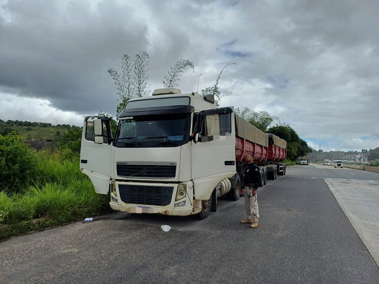 Rodotrem com 23 toneladas de excesso de peso é retido pela PRF em Pernambuco