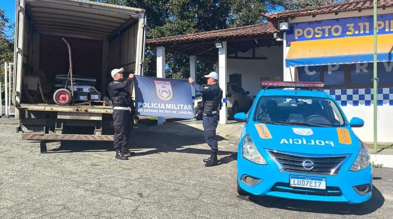 Caminhão com carga perigosa é apreendido durante fiscalização em Piraí