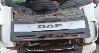 Rodas de carreta se soltam e atingem cabine de caminhão na Fernão Dias, em Lavras (MG)