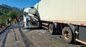 Acidente entre caminhão e carreta fecha ponte na BR‑282, em Iraceminha (SC)